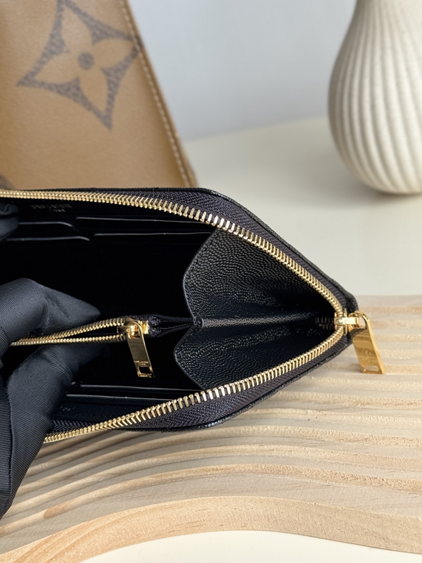 イヴサンローラン財布全体デザイン